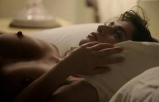 lizzy caplan nude in bed on masters of sex 8422 6