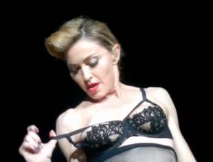 madonna pulls down bra to expose her breast in istanbul 2989 2