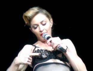 madonna pulls down bra to expose her breast in istanbul 2989 3