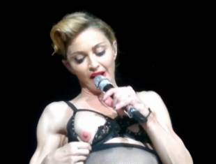 madonna pulls down bra to expose her breast in istanbul 2989 4