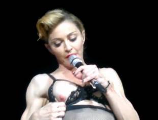 madonna pulls down bra to expose her breast in istanbul 2989 5