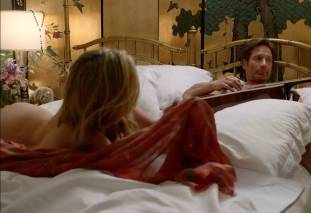 maggie grace ass bared in pillow talk on californication 9780 18