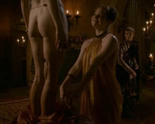maisie dee nude to get spanked on thrones 5902 2