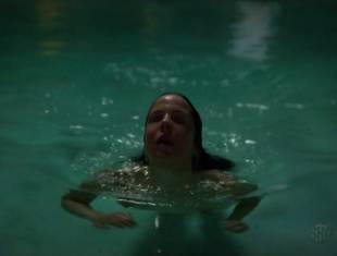 mary louise parker nude for a pool swim on weeds 8693 16