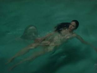 mary louise parker nude for a pool swim on weeds 8693 7