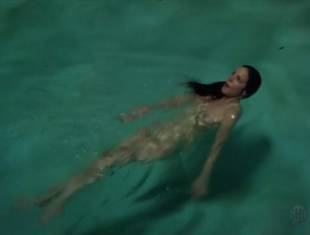 mary louise parker nude for a pool swim on weeds 8693 9