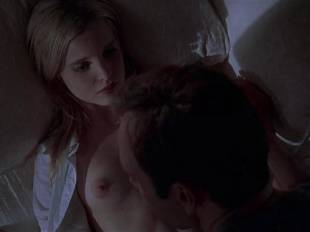 mena suvari topless for her first time in american beauty 6855 10
