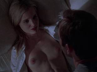 mena suvari topless for her first time in american beauty 6855 9