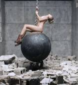miley cyrus nude to bottom in wrecking ball music video 8357 10