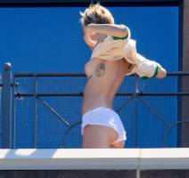 miley cyrus topless on hotel balcony in australia 5969 12