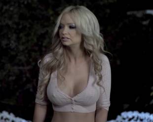 mindy robinson topless for attention in haunting of whaley house 3215 1