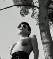 rose mcgowan nude and full frontal in flaunt magazine 2006 4