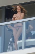 rosie huntington whiteley topless on the balcony 8548 4