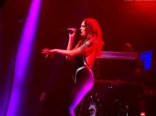 tove lo flashes breasts on stage in philadelphia 1049 12
