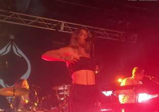 tove lo flashing breasts in sydney melbourne concerts 8479 15