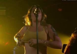 tove lo flashing breasts in sydney melbourne concerts 8479 3