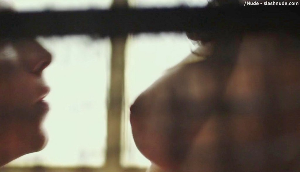 Maria Pedraza Topless In Amar 17.