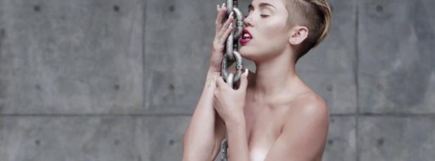 miley cyrus nude in leaked uncensored wrecking ball video 2010