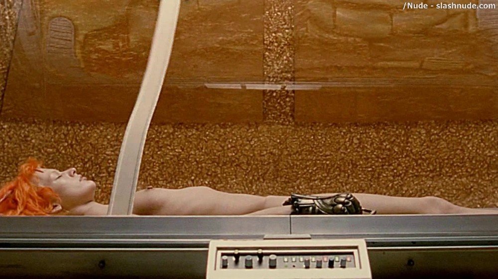 Milla Jovovich Nude In The Fifth Element 4