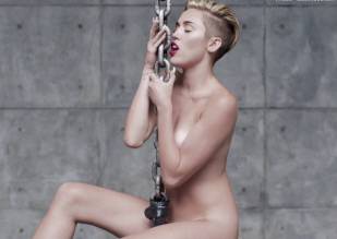 miley cyrus nude in leaked uncensored wrecking ball video 2010 13