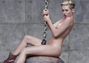 miley cyrus nude in leaked uncensored wrecking ball video 2010 18