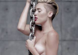 miley cyrus nude in leaked uncensored wrecking ball video 2010 27